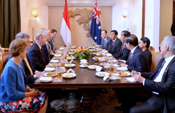 Pertemuan bilateral Presiden Jokowi dengan Perdana Menteri (PM) Australia Malcom Turnbull, di ASEM Villa, Vientiane Laos, Kamis (8/9) pagi. (Foto: Setpres/Laily)
