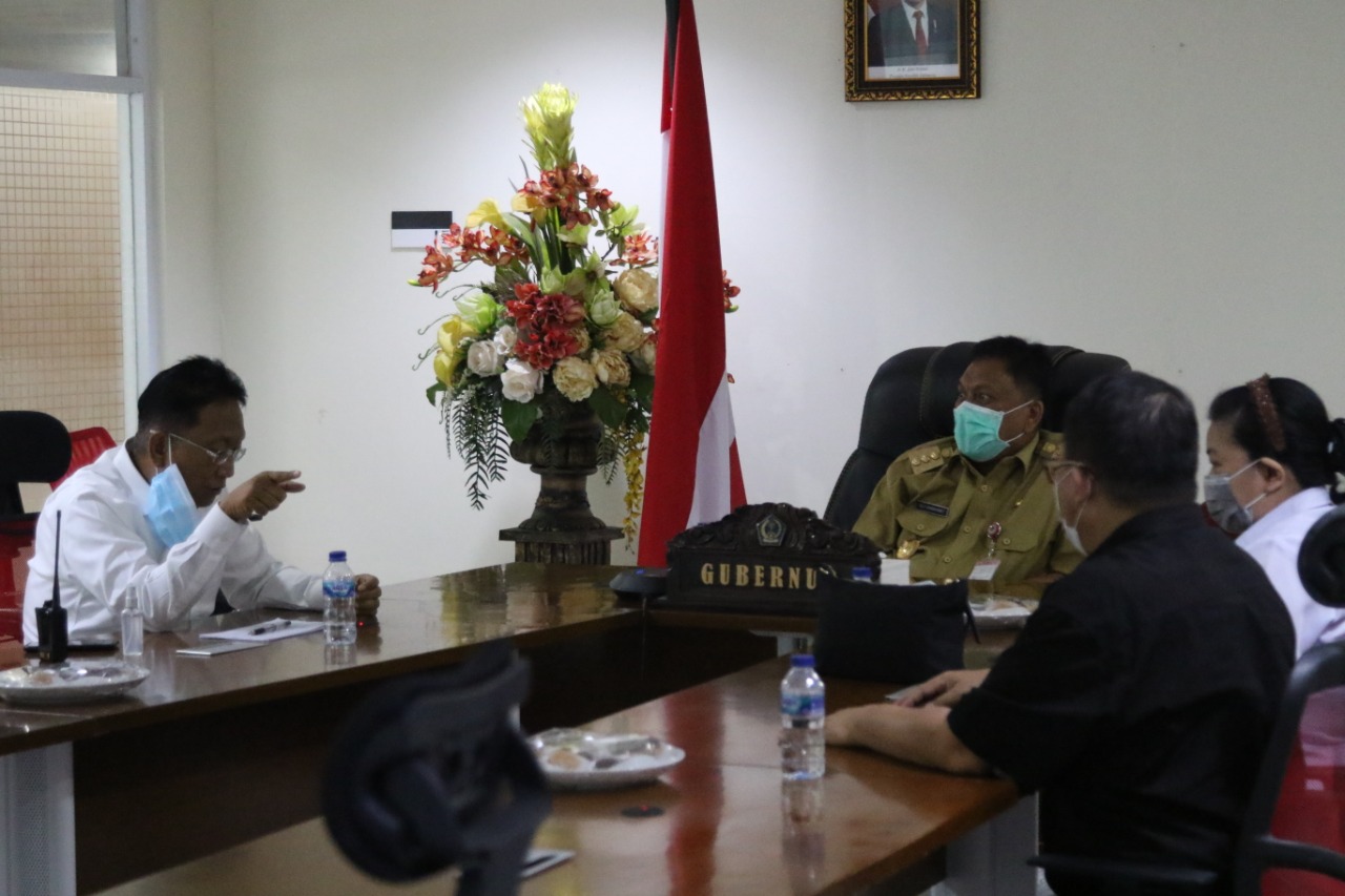 Bersama Presiden Jokowi, Gubernur Olly Ikut Rapat Bahas Vaksinasi Covid-19